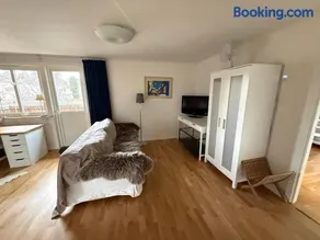 Lägenhet 2 sovrum med vardagsrum och kök i villa med gemensam ingång - Image 1