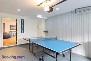 5 min to Water , Chic & Cozy , Hot Tub , Game Room - Image 2