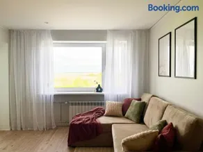 Seaview Sunrise Apartment - Image 2