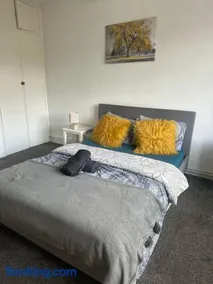 London Budget Maisonette - Image 2