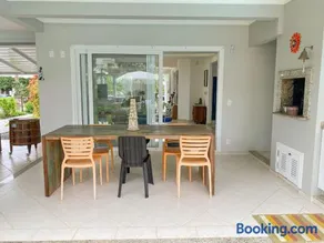 Casa com Piscina 4 Quartos em Jurerê Internacional - Image 1