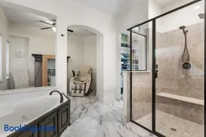 Spacious home with Heated Pool, Media Room & Spa - Image 4