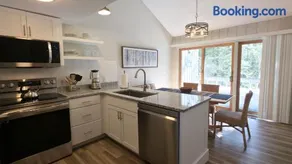 Harbor Cove 28 Beach & Pool Retreat: A cozy 3BR condo in scenic Harbor Springs, MI. - Image 2