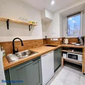 Spacious studio full of charm, recently updated - Image 1