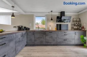 Family-Friendly Activity House By The Sea - Image 3