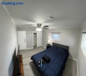 Quiet Stay for Travel Nurses & Grad Students - New Renovation - Image 3