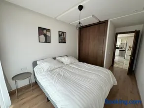 Charming apt with terrace - Image 4