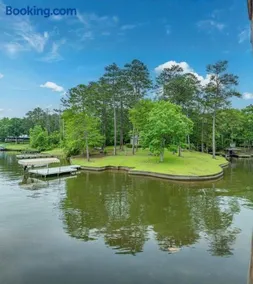 Hidden Gem - Lakefront Home with Private Boat Ramp - Image 2