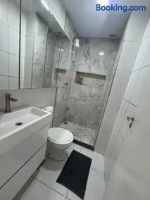 Apartamento completo 2 quartos próximo à praia do recreio - Image 1