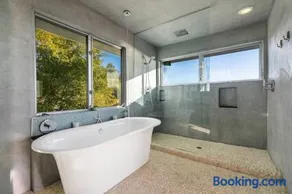 Malibu Secluded Escape Ocean View Zen House - Image 5