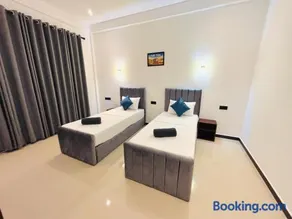 Cozy Bay Hotel - Image 5