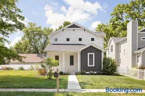 Sleeps 22-Downtown Westfield-Near Grand Park! - Image 1