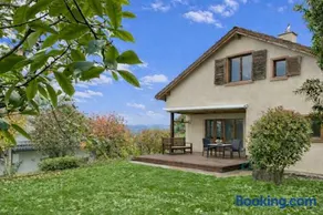 Bed & breakfast with great views in a quiet location - Image 1