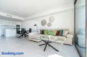 Brand New Luxury Apartment with Private Jacuzzi - Image 5