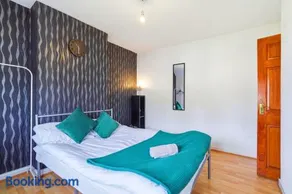 Cosy 4 Bedroom Birmingham - Image 4