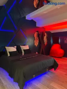 Suite craz'in Love Room, jacuzzi, cinéma, climatisation, parking - Image 1
