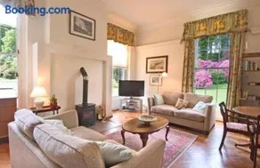 Warwick Hall - Image 5