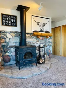 Shaver Lake, 4 BDR HOT TUB Misty Mountain Retreat - Image 2