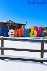 Belle Aire Beach Retreat at Hemsby with FREE WIFI Bed linen included Freely tvs in bedrooms and FREE onsite entertainment - Image 3