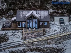 Elegant Hornindal Lodge with Breathtaking Scenery - Image 1