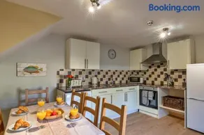 Finest Retreats - Trimstone Manor, Paddock Cottage - Image 1