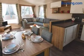 Premium Chalet at Newquay Away Resorts MV7 - Image 2