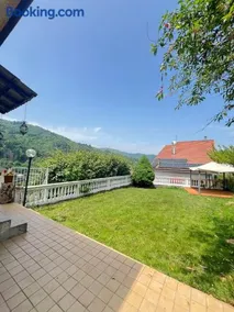 Meravigliosa casa accogliente e familiare con terrazza, giardino e barbecue | Vista sul giardino | Sono ammessi animali domestici - Image 1