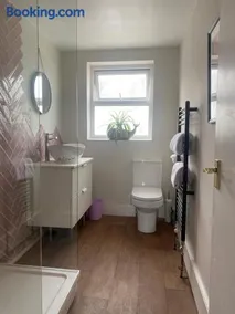 Seaside Apartment - Image 2
