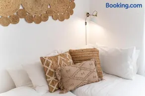 Renew Yourself at an Unvarnished City Hideaway - Image 2