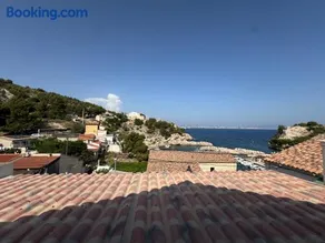 niolonlabricotier vue direct sur la mer - Image 3
