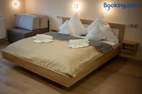 Holiday Apartmanház Gyula - Image 1