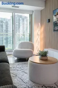 Lakefront Oasis Modern 1BR w Den - Image 2