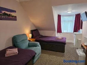 Station View Guest House - Image 3