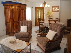 Au Pied du Chateau - Image 1