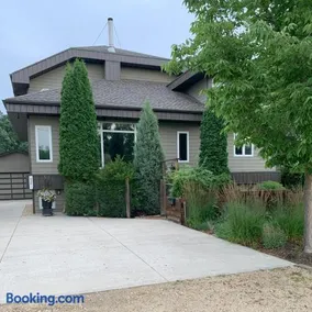 Aspen Woodlands Bed and Breakfast - Image 1