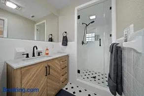 Relaxing, Cozy 3BR Pool Home with King Suite! - Image 4
