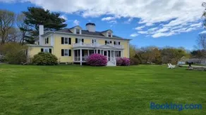 Oceanview Classic Maine Cottage Within 1 Minute Walk To Cape Neddick Beach - Image 1