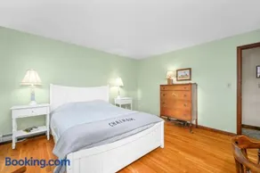 Spacious Dog-Friendly Retreat in Chatham - Image 4