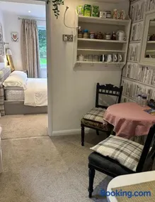 The Guest Suite, Buttsfield Lane. - Image 2
