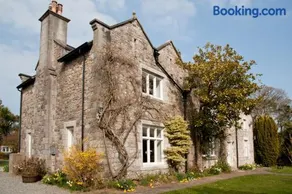 Tros Yr Afon Holiday Cottages and Manor House - Image 2