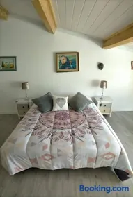 Alaric Lodge: gîte champêtre avec parking privé. - Image 3