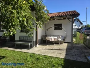 Knusperhaus mit Garten - Image 4