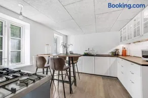 Charming Holiday Home With Plenty Of Space - Image 2