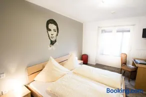 Hotel Rave - Image 5