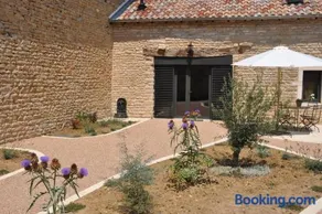 L Atelier du Theatre Guest House - Image 1