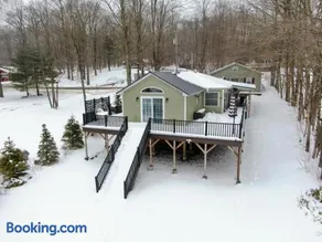 Pet friendly with Fireplace, Near Kasoag Snow Trail - Image 2
