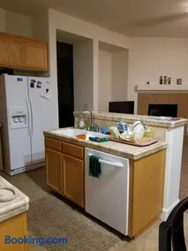 Comfort and Style Full bed shared bathroom - Image 4