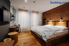 JOHAN HOTEL - Image 3