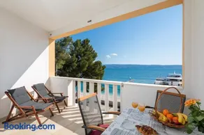 J.B. Beachfront Suites - Image 4