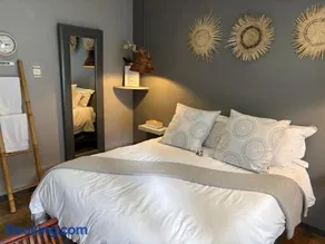 Luxury Upmarket Guesthouse 20 on 4th - Image 1